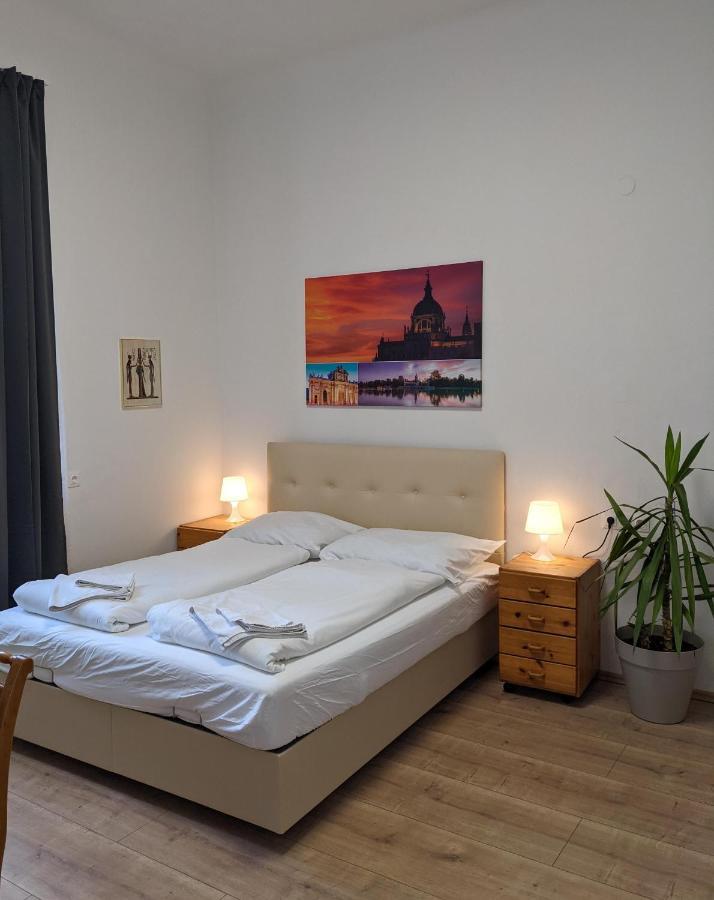 007 Studio Apartment Madrid 30M2 Klagenfurt am Woerthersee ภายนอก รูปภาพ