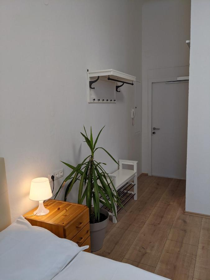 007 Studio Apartment Madrid 30M2 Klagenfurt am Woerthersee ภายนอก รูปภาพ