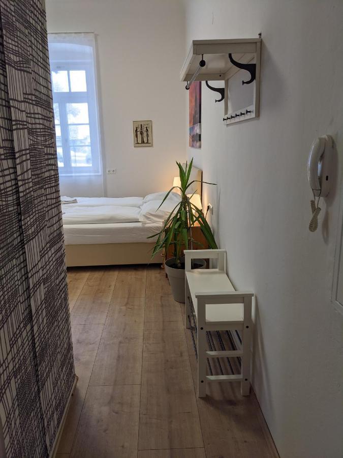 007 Studio Apartment Madrid 30M2 Klagenfurt am Woerthersee ภายนอก รูปภาพ